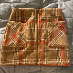 BEAUTIFUL plaid skirt.